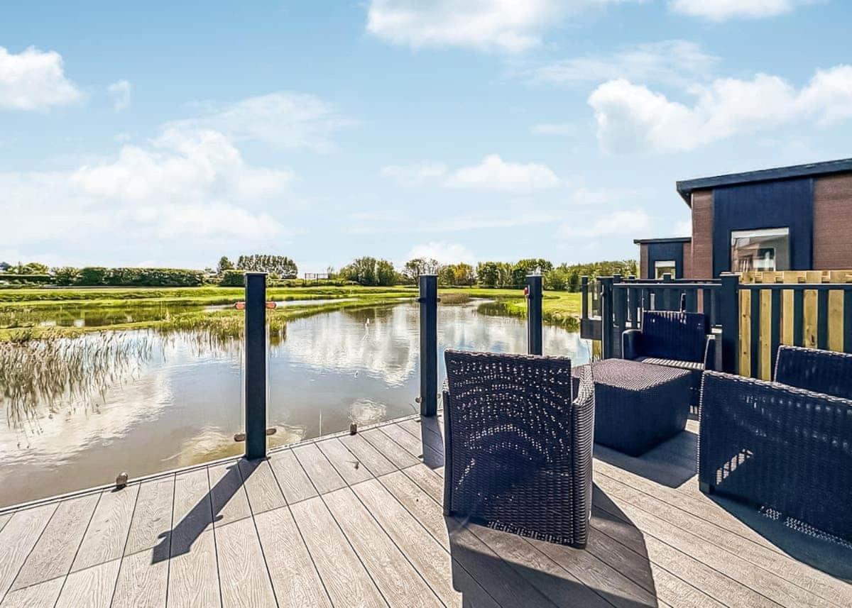 Waterside Hambleton Lakeside Lodges Poulton-le-Fylde Exterior photo