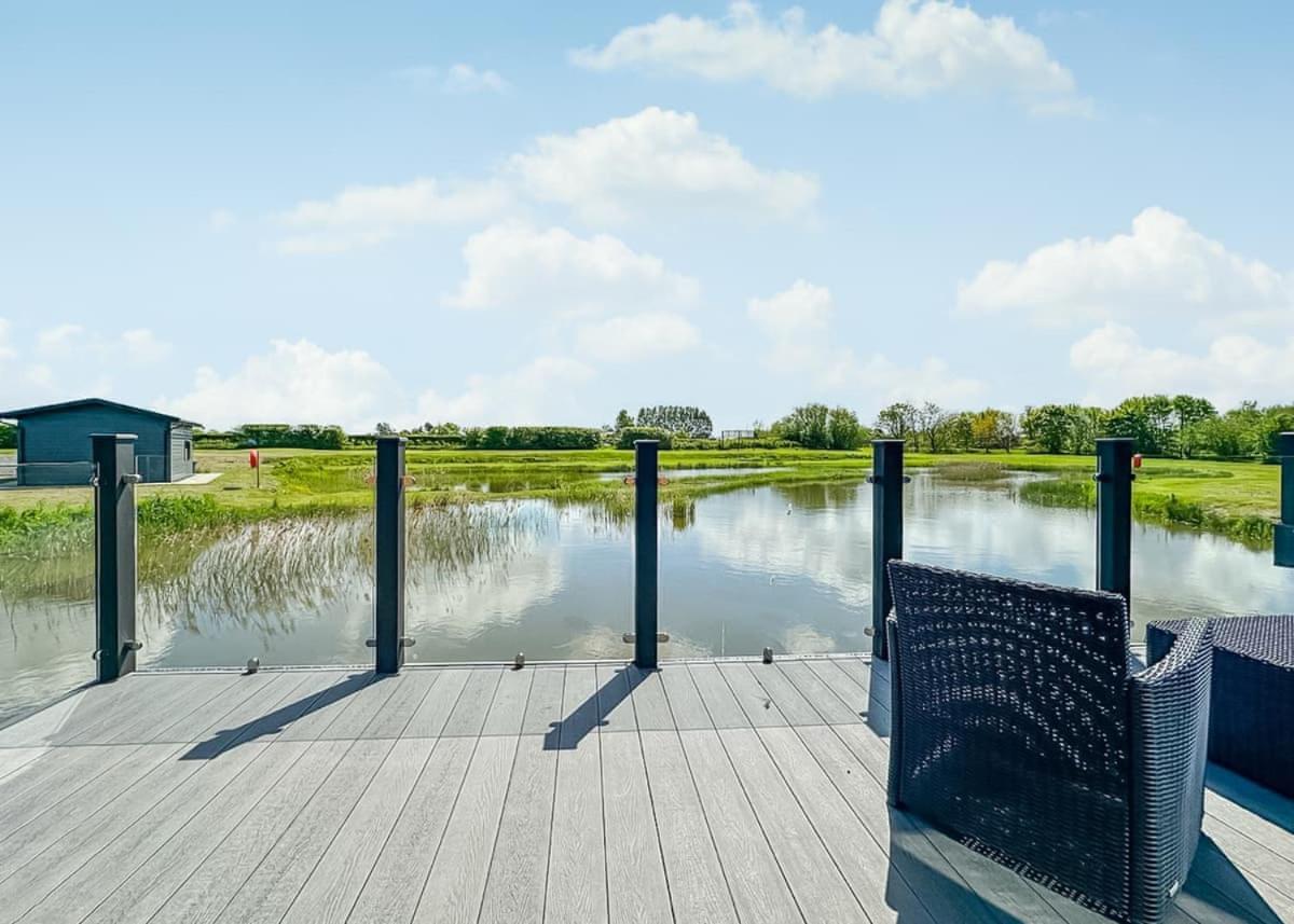 Waterside Hambleton Lakeside Lodges Poulton-le-Fylde Exterior photo