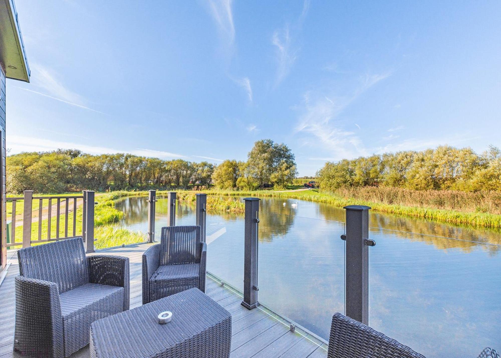Waterside Hambleton Lakeside Lodges Poulton-le-Fylde Room photo