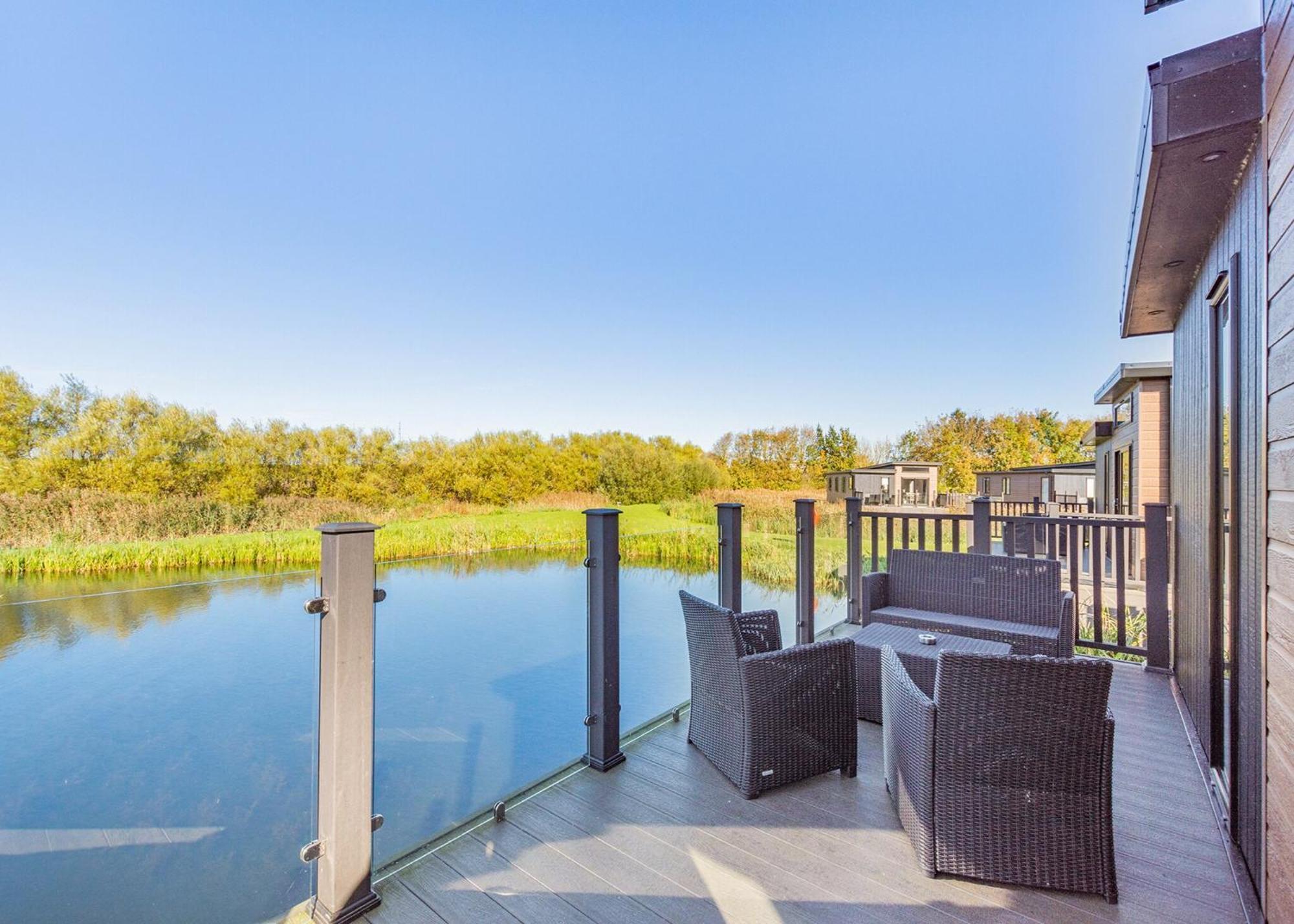 Waterside Hambleton Lakeside Lodges Poulton-le-Fylde Room photo